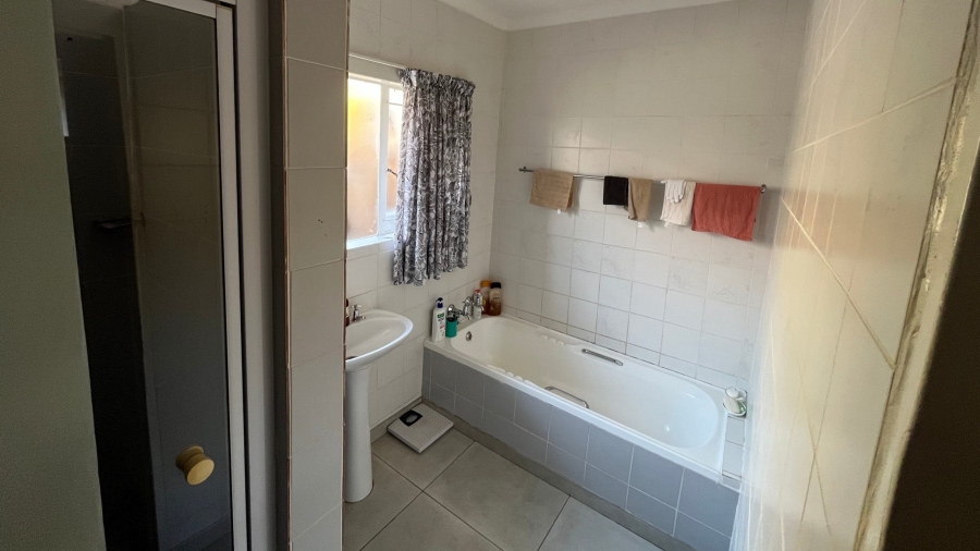 2 Bedroom Property for Sale in Rustenburg Central North West